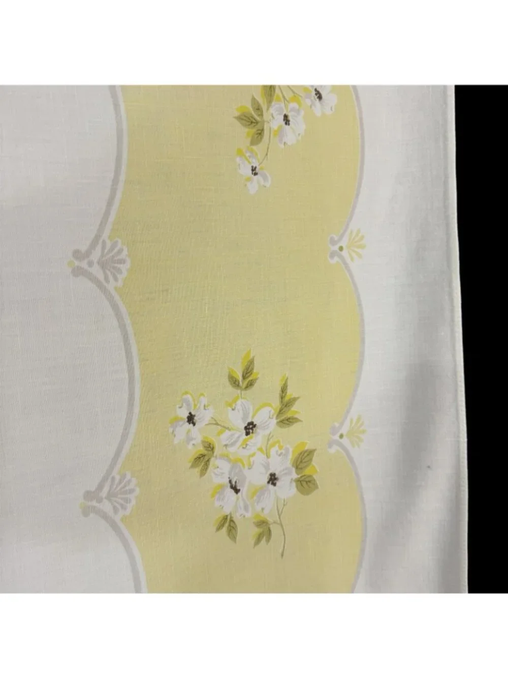 Unbranded vintage tablecloth